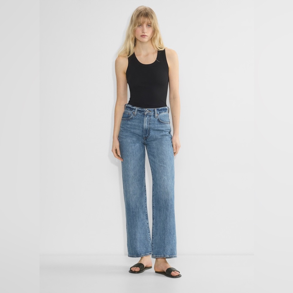 DENIM FORUM | Farrah Jean Wide Leg Raw Hem
Tequila A Go Light Blue Aritzia 24